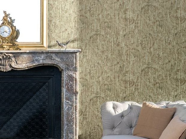 epic faded splendour ornament grijstaupe  tinten  op beton look/oude cottage muur vlies